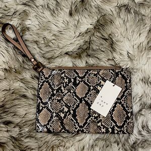 Very Roomie wristlet. Never been used. Excellent condition